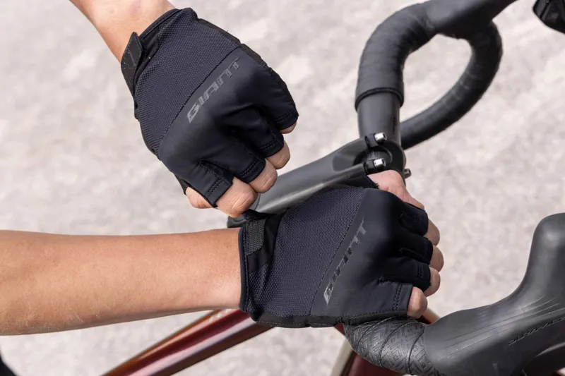 Giant Cima Short Finger Cycling Gloves in Black-3